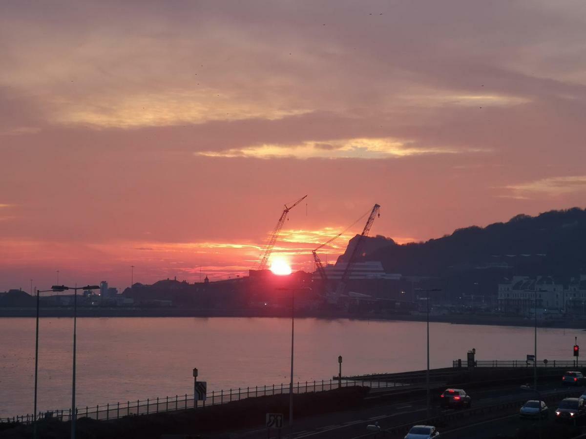Whole Flat Next To Dover Port With Parking Екстер'єр фото